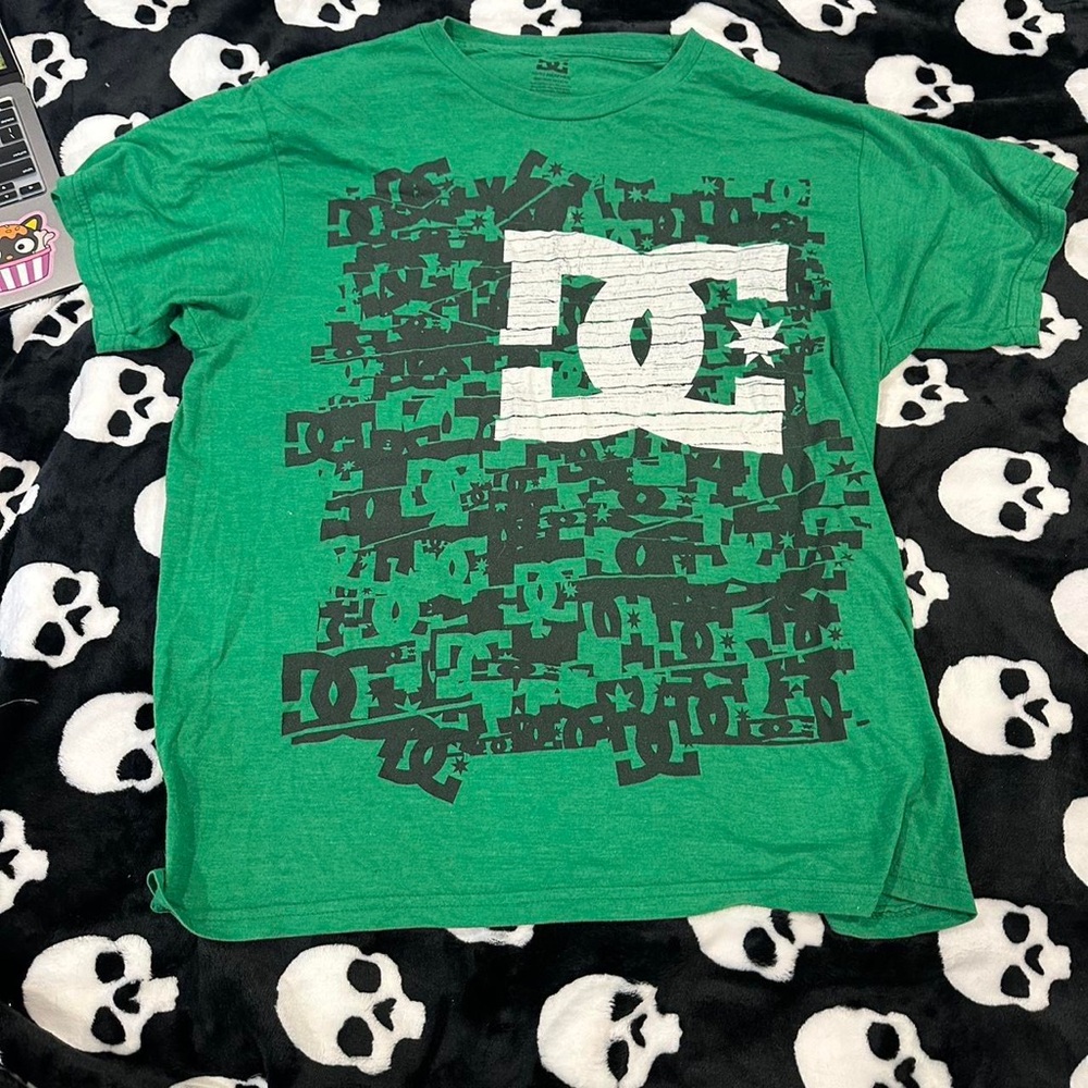 DC green shirt size L